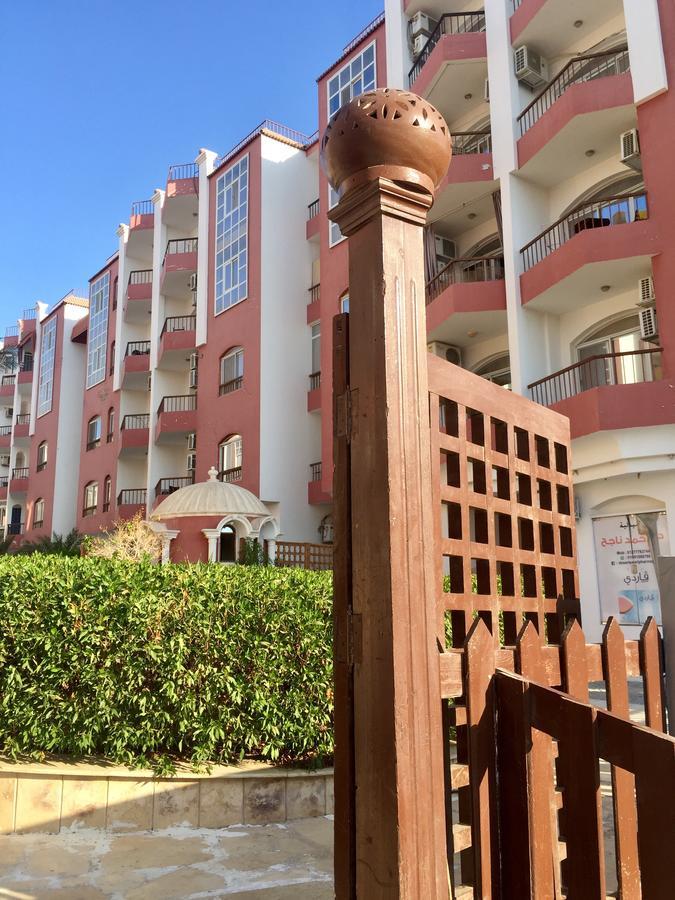 Desert Pearl Apartment Hurghada Bagian luar foto